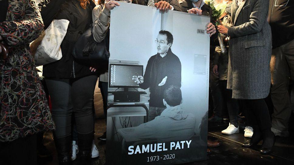 Un enseignant, suspendu pour avoir évoqué l'absence de soutien de l'institution auprès du professeur assassiné, dénonce une "atteinte à la liberté d'expression" ⤵️ lexpress.fr/actualite/soci…