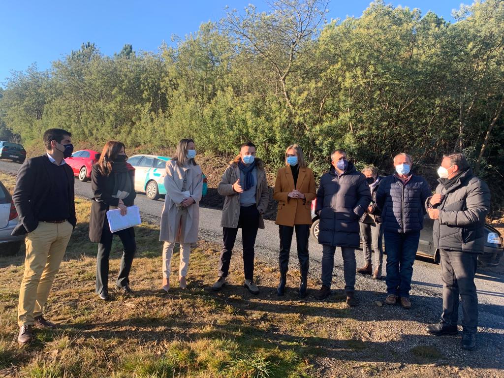 GabrielOurense's tweet photo. 🔊Visita ao concello de #Monterrei cos conselleiros de Medio Rural, @JoseGonVaz e Política Social, @FabiolaBarbanza, para supervisar proxectos de posta en valor do rural galego como #AldeaModelo e #casaniño e #casasdomaior iniciativas de conciliación familiar pioneiras en España. https://t.co/LDBoRYHfgB