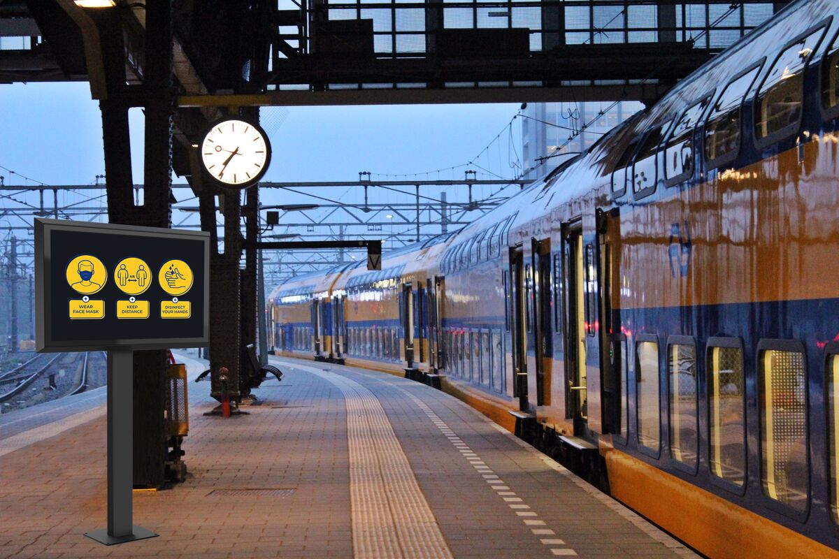 Breng je boodschap gemakkelijk over aan het publiek in een winkelstraat, op een treinstation etc. De complete #outdoor AV-oplossingen van <a href="/Vogels_Prof_NL/">Vogel's Professional</a> en <a href="/LGBeneluxBS/">LG BS Benelux</a> zijn opgewassen tegen extreme weersomstandigheden. Bekijk de brochure: brandportal.vogels.com/m/5c3ac6030004… #avmounts #LED