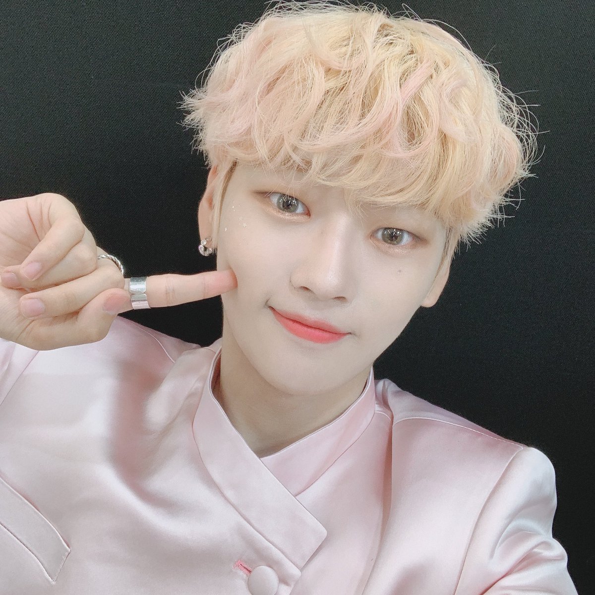 seokhwa_sz tweet picture