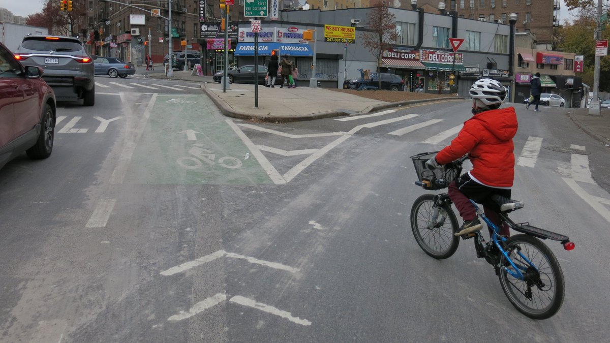 BikeTarrytown's tweet photo. 5/17) Hey, #BikeNYC! Does this bike lane look safe to you? Seems #TrafficEngineers at @NYC_DOT think the "#VisionZero" program is about zero delays for people driving. Will ask Commissioner to remove #SlipLane &amp; protect whole bike lane. #LivesOverLevelOfService #DeleteSlipLanes https://t.co/Gyi5SSVhsT