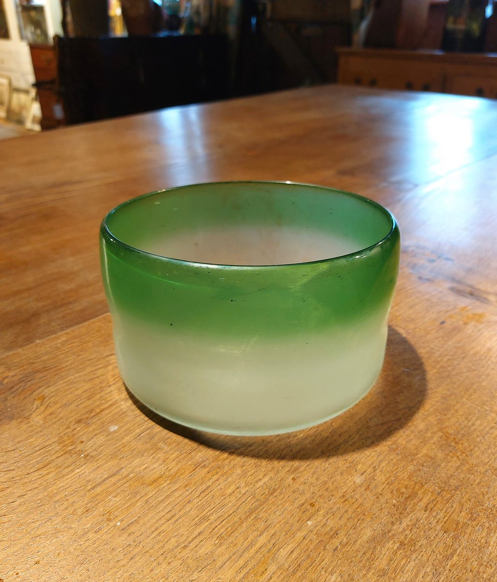 eversleybarn's tweet photo. #frenchbarbola #barbolabasket #frenchbasket #30sglassbowl #handblownglassbowl #whitbreadadvertising #stringcutter #pewterjug #hornhandlejug #judismithantiques #eversleybarnantiques https://t.co/FkywFftqIG