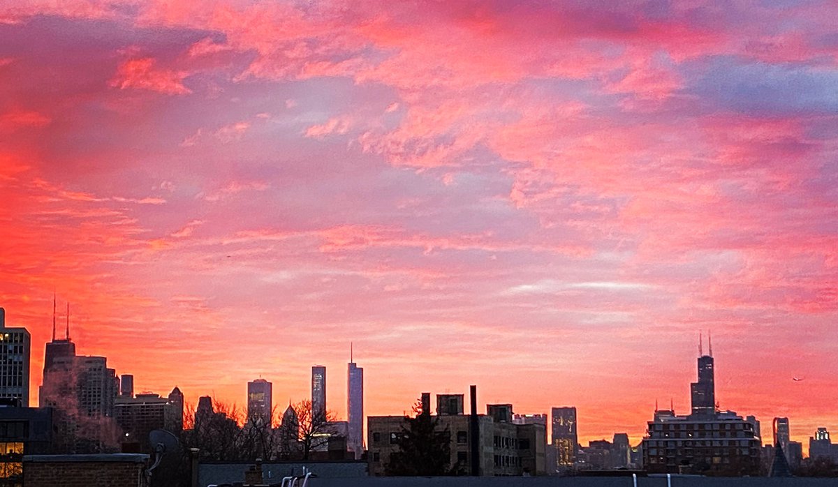 srblock007's tweet photo. @NWSChicago And sunrise yesterday. Taken from Lincoln Park. https://t.co/FVeRWBGdzd