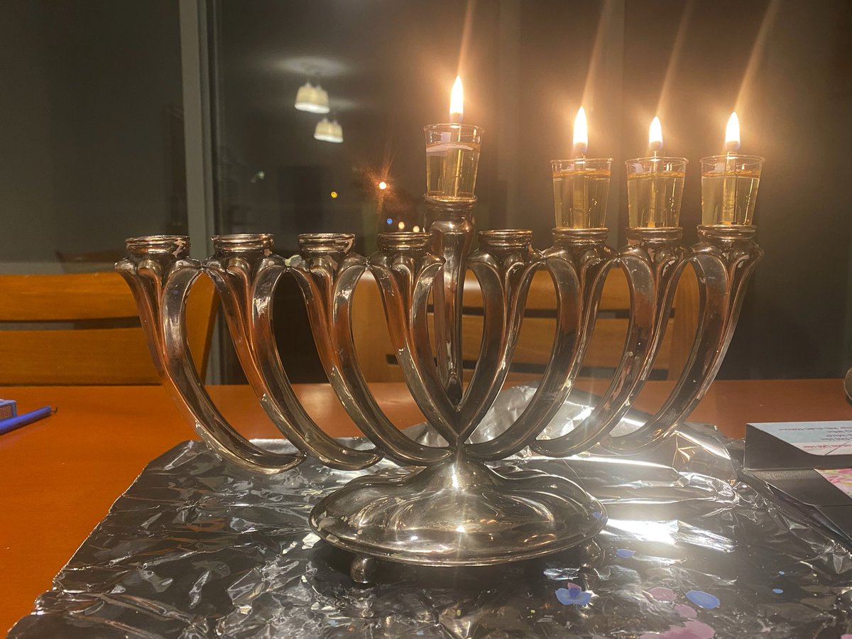 cogent_rambling's tweet photo. Happy Chanukah day 3 of 8! Publicizing the mitzvah is at the core of the Chanukah holiday. In olden times this was accomplished at the windowsill, nowadays we also have social media. #spreadTheLight #spreadYourLight #HappyChanukah https://t.co/S9SposRFNU
