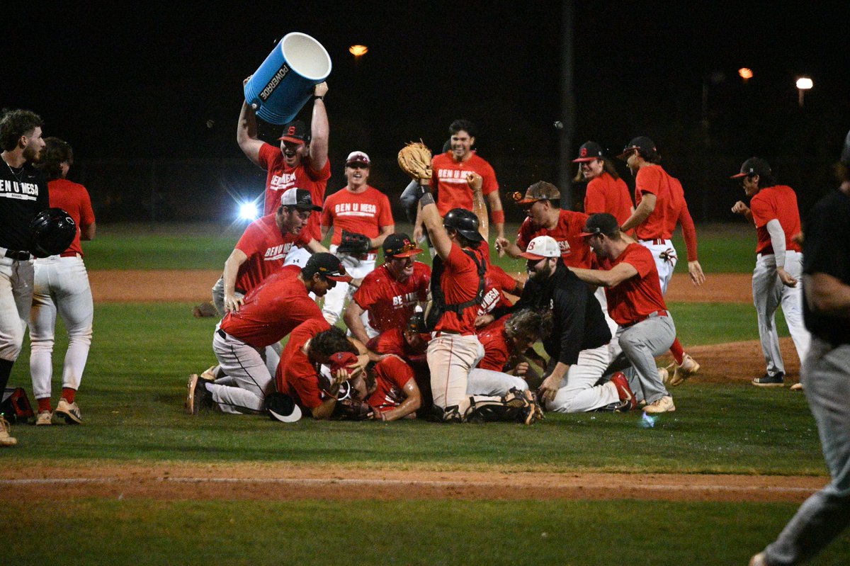 BenMesaBaseball's tweet photo. Some great photos from last night’s World Series final. See everyone January 20 at The Gene.

#51DAYS https://t.co/oR3VLx6k9r