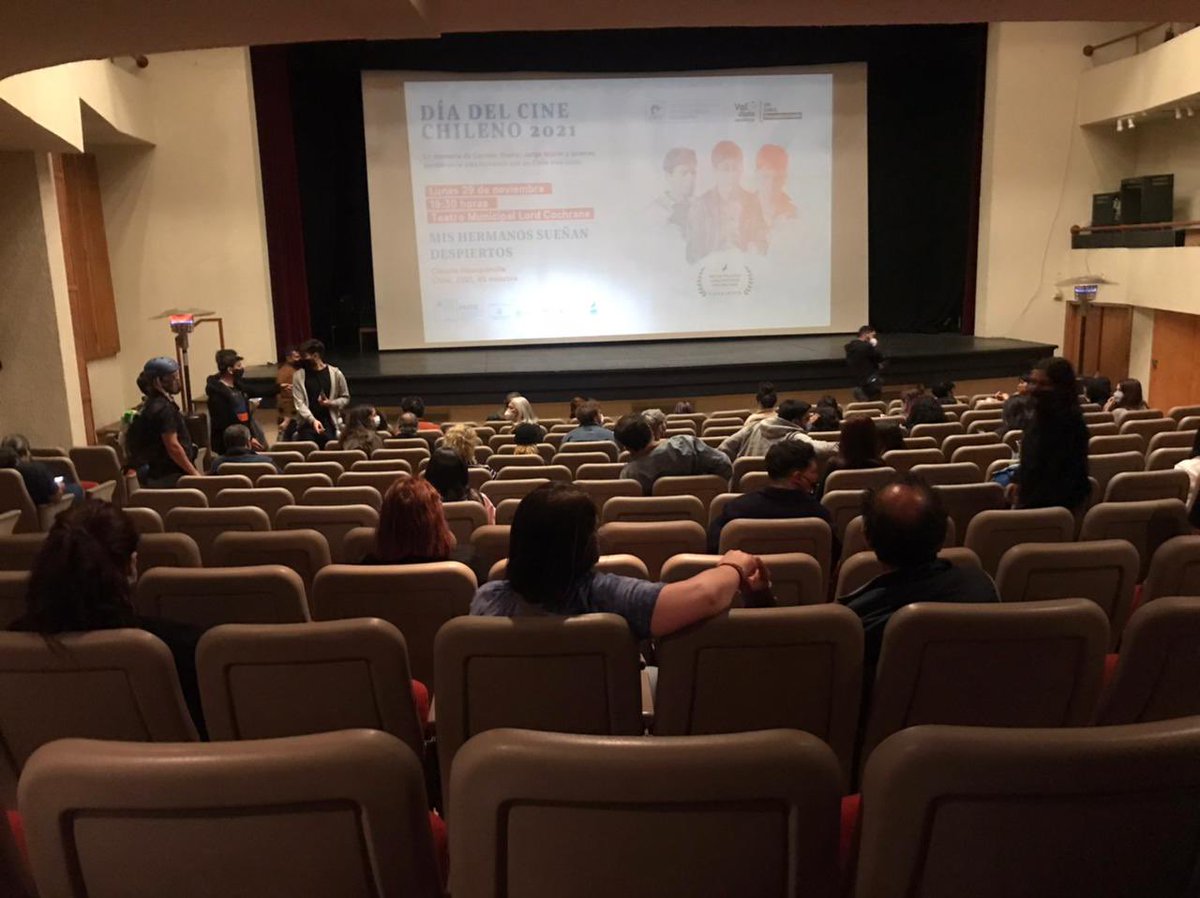 ValdiConstituye's tweet photo. #DIADELCINECHILENO

Ayer presentamos Mis hermanos sueñan despiertos de #ClaudiaHuaquimilla 👏

Una emocionante instancia, reflexiva y de encuentro, gracias a @FICVALDIVIA y el #CCNNA que nos permitió conversar sobre la niñez, los #DDHH y revisar el Chile que queremos construir✊ https://t.co/Uk5gNGqLr3