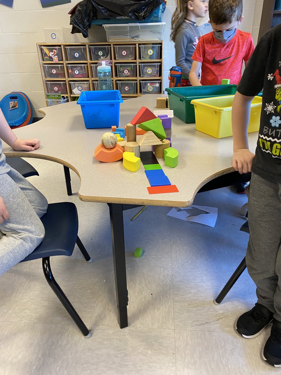 Working on 2D and 3D shapes!@AdmiralsAcad_NL