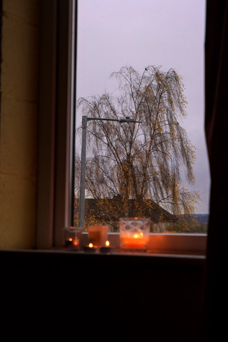 TUS_Seven's tweet photo. A day for the fire (student accommodation version) 🥰 What’s your favourite comfort film to watch on a dreary day? #TUS7_comp #Tuesday #drearyTuesday #Tuesdaysday #tus https://t.co/UJxbiddHqh