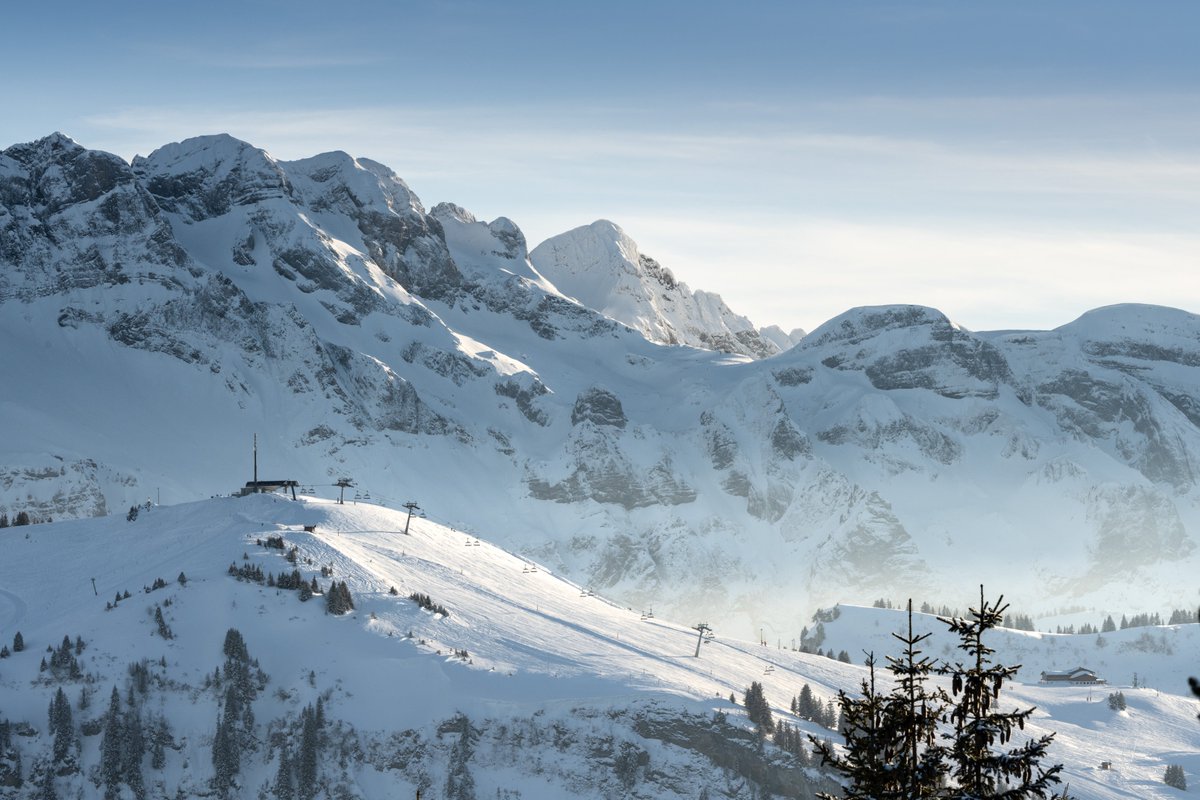 RegDentsDuMidi's tweet photo. ⛷ On skie ce week-end !
🚠 Le secteur des #Crosets @PDS_CH sera partiellement ouvert : le téléphérique de #Champéry et les télésièges de Planachaux et Crosets 8 seront opérationnels pour profiter de la ❄ fraîche !
Prenez votre forfait 👉 https://t.co/KM4WRwXRiy https://t.co/bOZbnKc37R