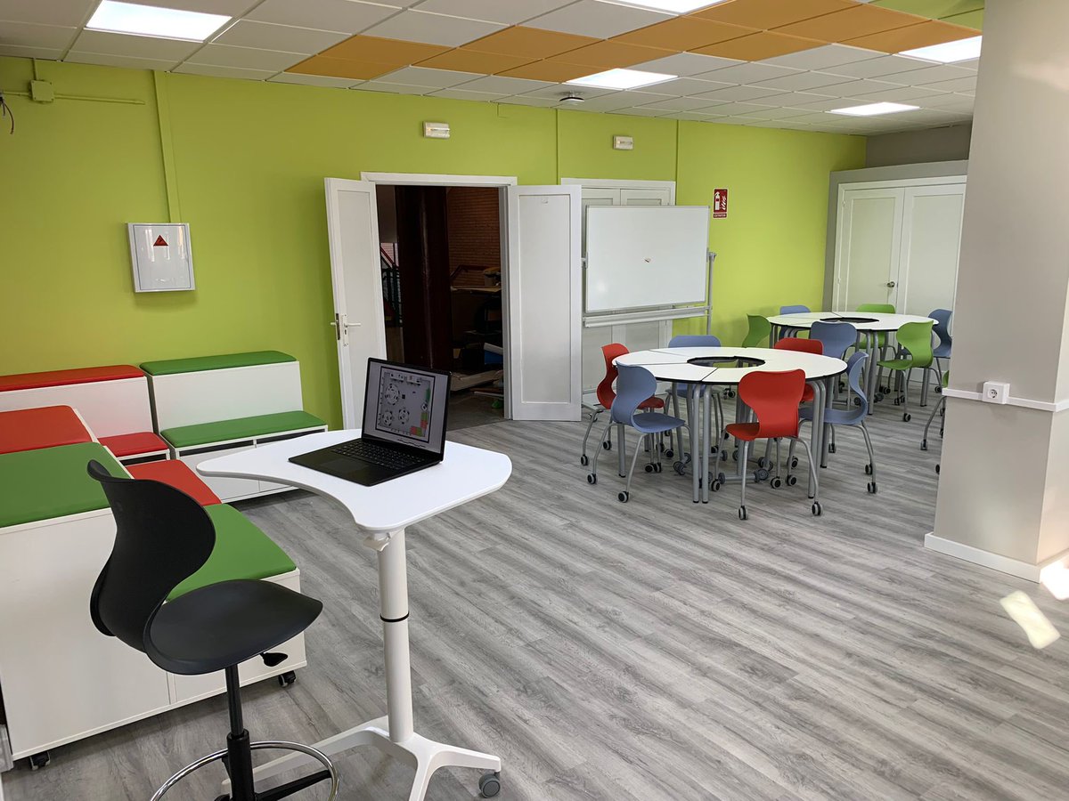 Techmakers_Stem's tweet photo. Otra #AulaAteca finalizada, esta vez en el @CPIFPLosViveros ✅
Mirad todas las imágenes para ver como ha quedado esta #auladelfuturo 😱! Sin duda, todo un éxito.
#educacion #instalacion #sevilla #futuro #innovacion #equipo #tecnologia #stem  #fp 
@EducaAnd @Mineduc @educaciongob https://t.co/wfypPsPNlA