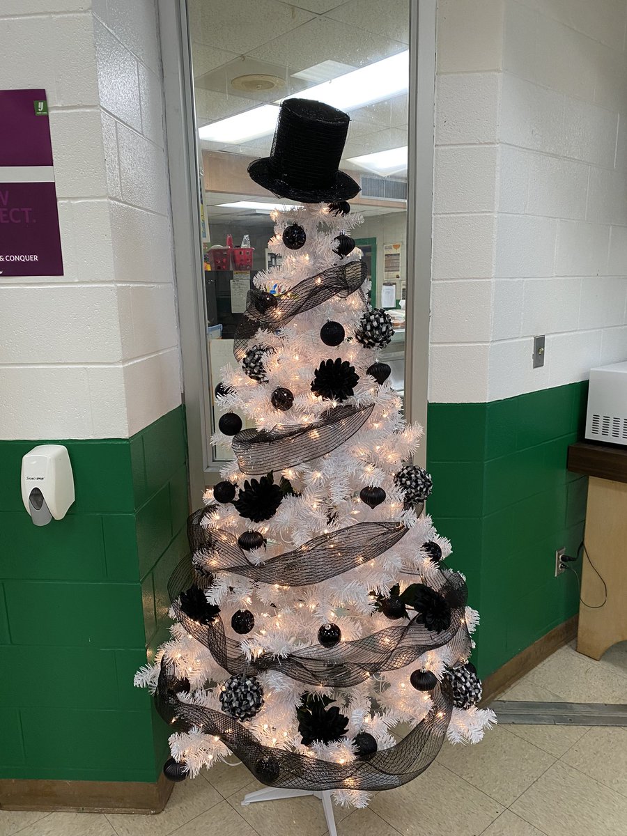 BanqueteHigh's tweet photo. Christmas at Banquete High.  Thanks to all the clubs that participated!! https://t.co/WQRvX7ln7Z