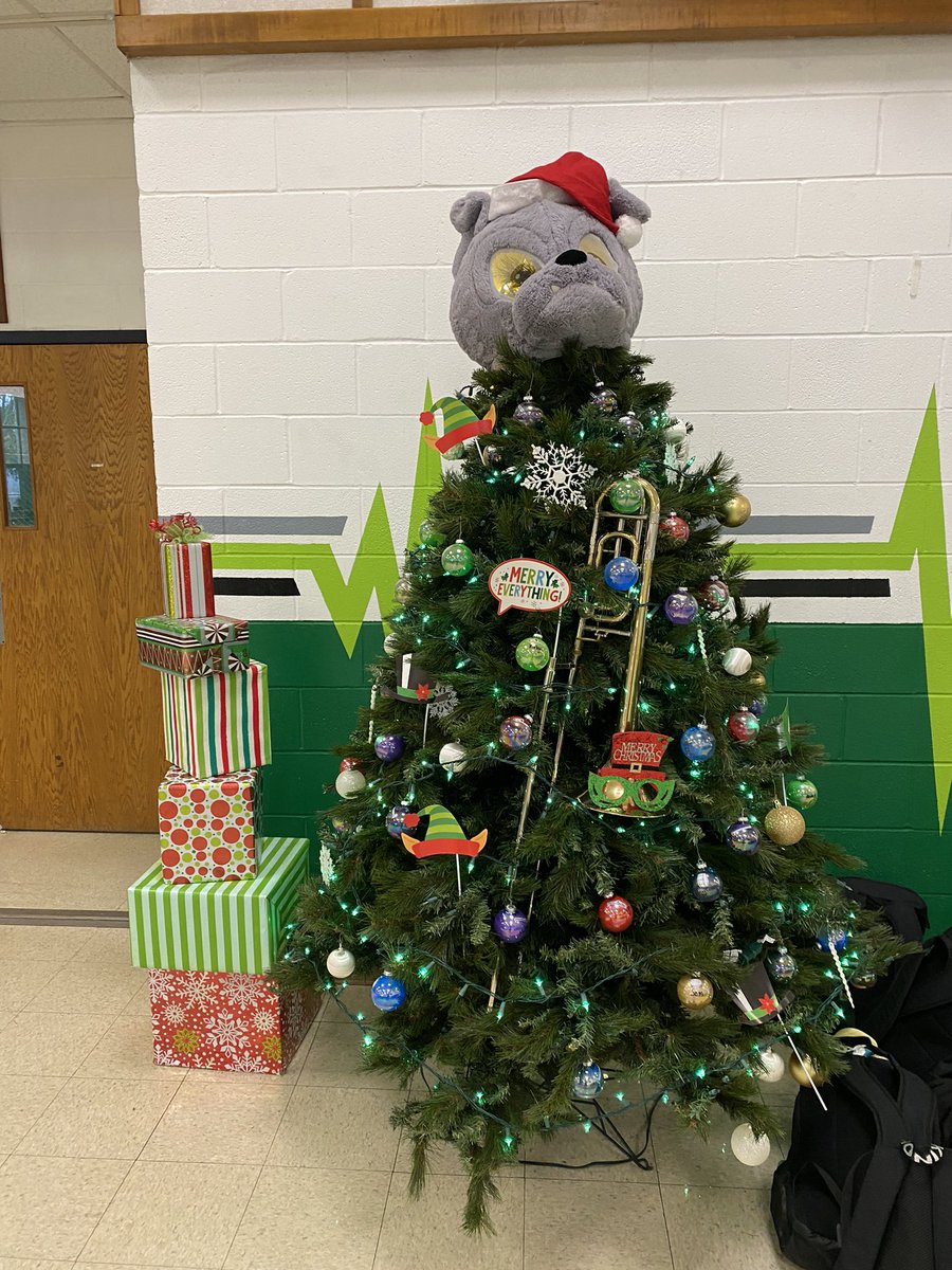 BanqueteHigh's tweet photo. Christmas at Banquete High.  Thanks to all the clubs that participated!! https://t.co/WQRvX7ln7Z