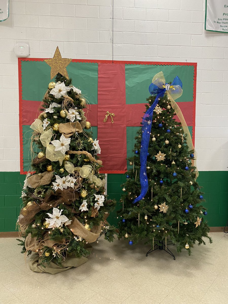 BanqueteHigh's tweet photo. Christmas at Banquete High.  Thanks to all the clubs that participated!! https://t.co/6R5GdAWnuk