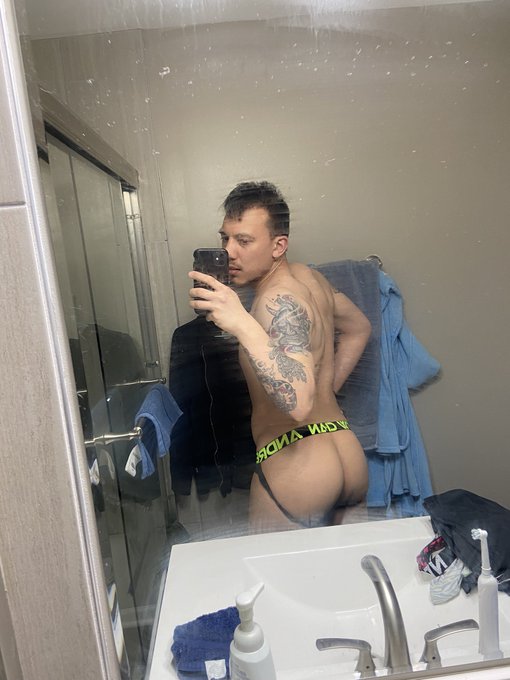 3 pic. Who wants a piece of me? ??? #onlyfans #Gay4pay #andrewchistian #fyp #promo https://t.co/huIj