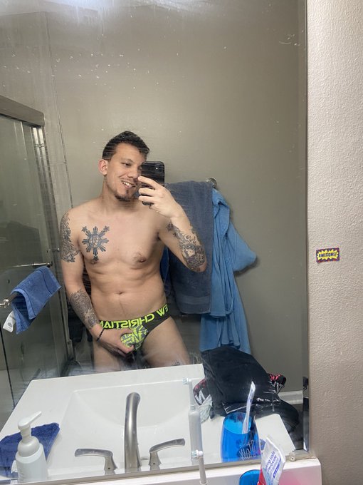 2 pic. Who wants a piece of me? ??? #onlyfans #Gay4pay #andrewchistian #fyp #promo https://t.co/huIj