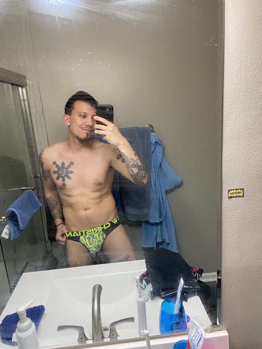 1 pic. Who wants a piece of me? ??? #onlyfans #Gay4pay #andrewchistian #fyp #promo https://t.co/huIj