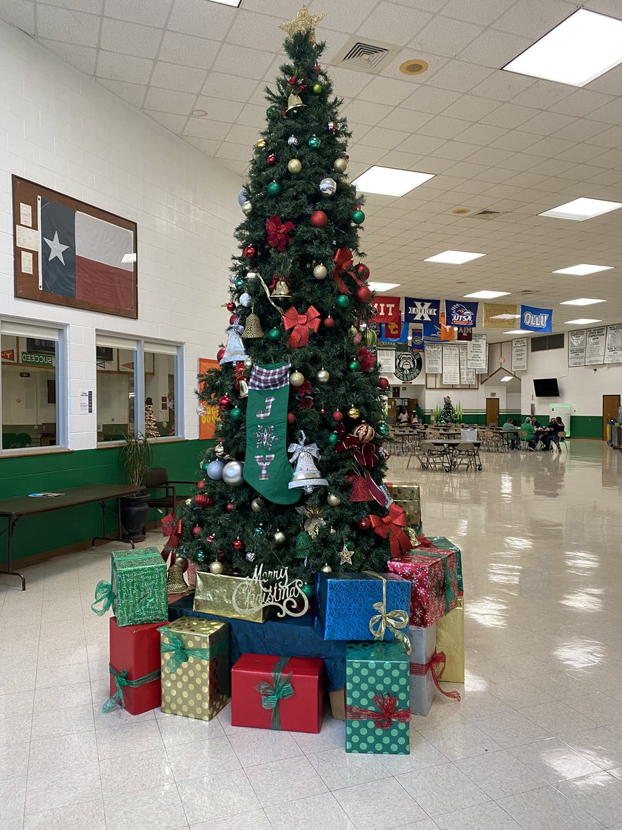 BanqueteHigh's tweet photo. Christmas at Banquete High.  Thanks to all the clubs that participated!! https://t.co/0wrYxBwwnR