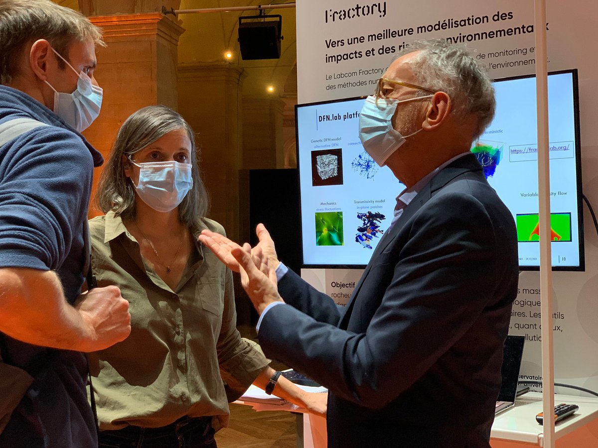 CNRS's tweet photo. #CNRSinnovation 💡 | Sur le stand Développement durable ♻️, retrouvez les #LabCom :
👉 #MATELHO avec le #ICGM et @Bulane
👉 #Fractory avec @GeosciencesR, @OSURennes et @itascacg
👉 #BioPlantProducts avec le #LRSV et @DESANGOSSE https://t.co/dGQF5afQ08