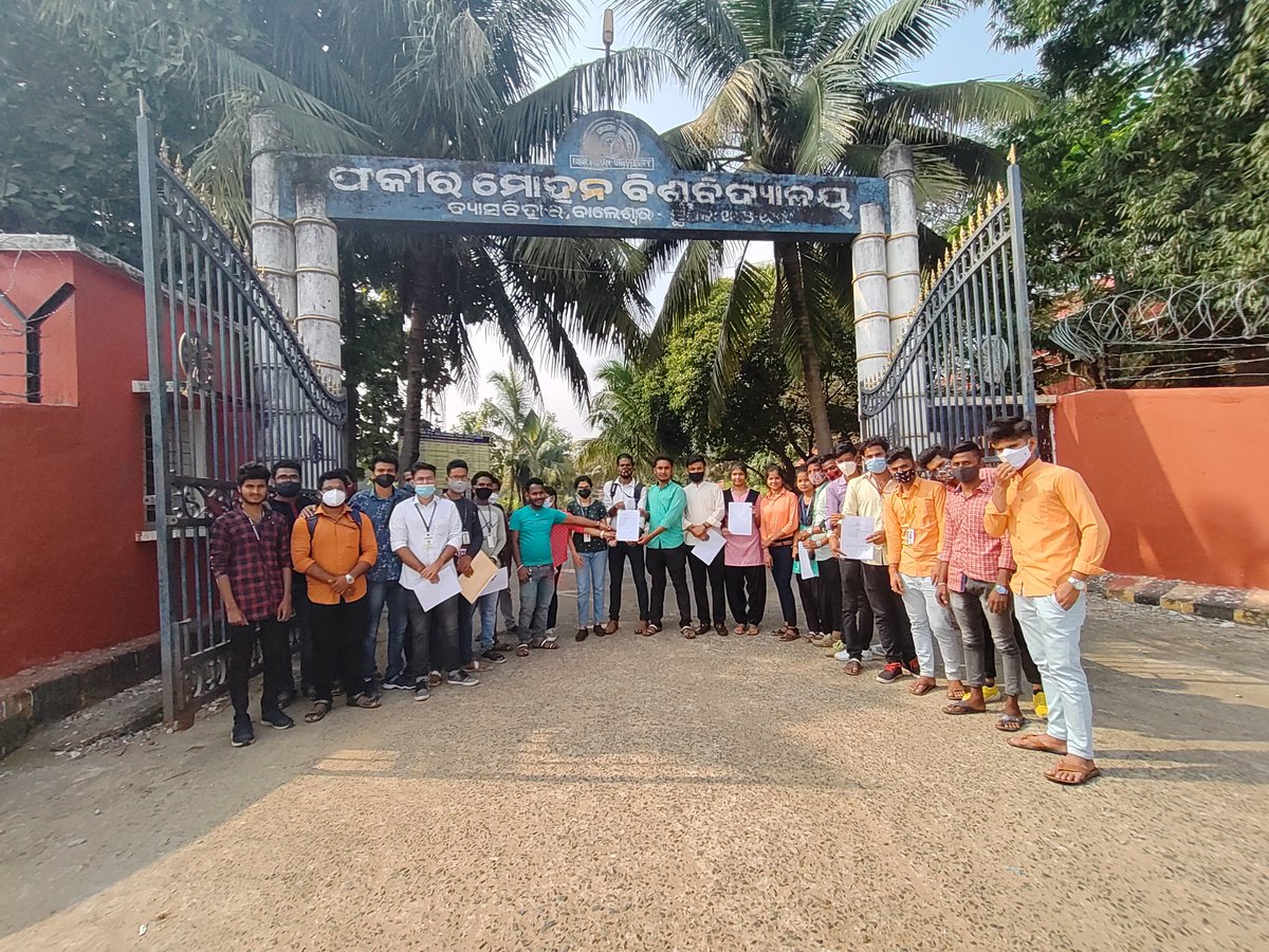 ManojSahooMantu's tweet photo. @dr_arunsahoo @DBalasore @SPBalasore
୨ୟ ସେମିଷ୍ଟାର ବାତିଲ୍ ଦାବିରେ ଦୀର୍ଘଦିନ ଧରି ଚାଲିଆସୁଥିବା ଅଭିଯାନର ସମାପ୍ତି ଘଟିଛି।
#ଫକୀର_ମୋହନ_ବିଶ୍ୱବିଦ୍ୟାଳୟ କର୍ତ୍ତୃପକ୍ଷ ଆମମାନଙ୍କ ଦାବିକୁ ଗ୍ରହଣ କରି #ବିକଳ୍ପ_ମୂଲ୍ୟାୟନ ବ୍ୟବସ୍ଥା ଅପଣେଇଛନ୍ତି।

ସହଯୋଗ ପାଇଁ ସମସ୍ତ ଗୁରୁଜନ ଓ ଶିକ୍ଷାର୍ଥୀ ବନ୍ଧୁଙ୍କୁ ଆନ୍ତରିକ ଧନ୍ୟବାଦ। https://t.co/nutr9whYLn