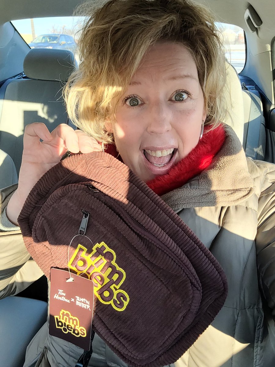 swile67's tweet photo. @CityMelanie @DinaPugliese Good morning with my gifts from my #2bf @justinbieber 🤣😂#timbiebs or I like BiebBits! #biebbits https://t.co/ofKGc8NfJ0
