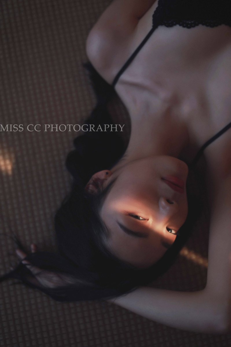 时光会赋予每个人应有的光亮
-
摄影/@misscc520 

#私房寫真 #私房 #摄影 #成都 #情绪人像 https://t.co/1XwXDvo02J