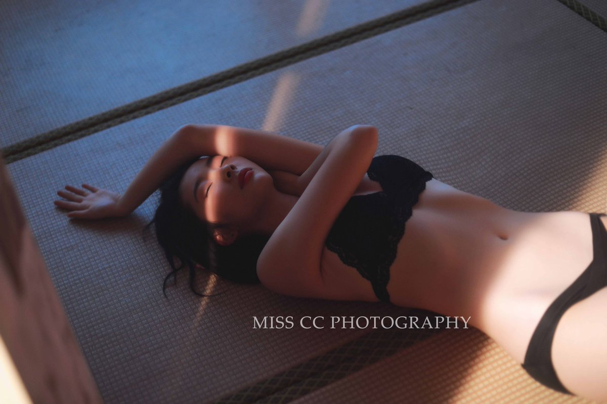 时光会赋予每个人应有的光亮
-
摄影/@misscc520 

#私房寫真 #私房 #摄影 #成都 #情绪人像 https://t.co/1XwXDvo02J