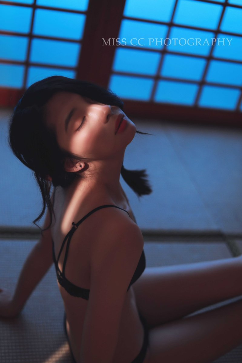 时光会赋予每个人应有的光亮
-
摄影/@misscc520 

#私房寫真 #私房 #摄影 #成都 #情绪人像 https://t.co/1XwXDvo02J