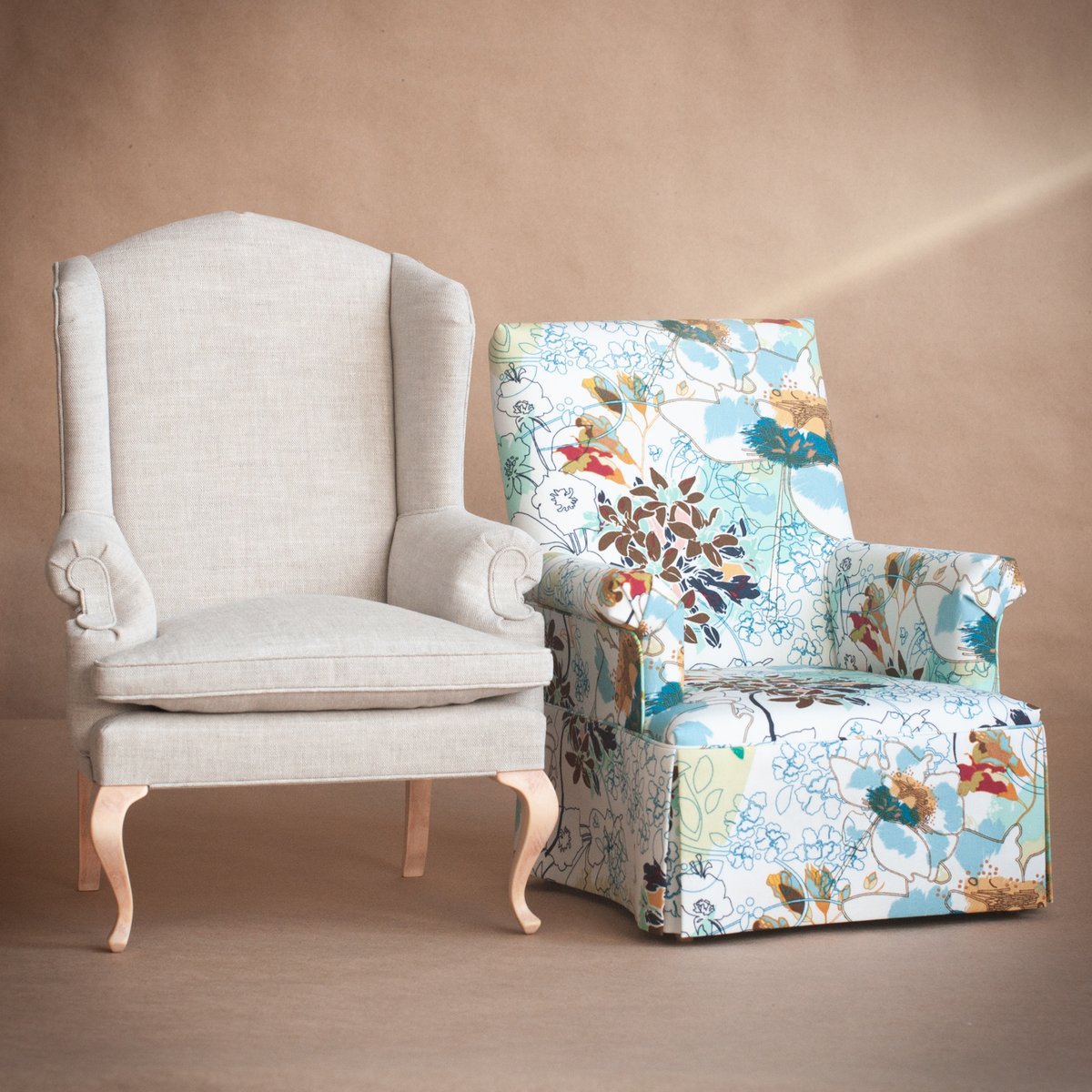 toteetoy's tweet photo. Comparison of the proportions of two my doll chairs in 1/4 scale. #dollchair #bjdchar #fidchair #bjdfurniture #bjdfurnitureforsale #dollfurniture #msdchair #msdfurniture #playscalefurniture #furnitrefordolls #14scale https://t.co/KESnwNkyvl
