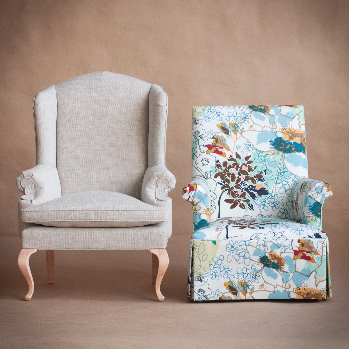toteetoy's tweet photo. Comparison of the proportions of two my doll chairs in 1/4 scale. #dollchair #bjdchar #fidchair #bjdfurniture #bjdfurnitureforsale #dollfurniture #msdchair #msdfurniture #playscalefurniture #furnitrefordolls #14scale https://t.co/KESnwNkyvl