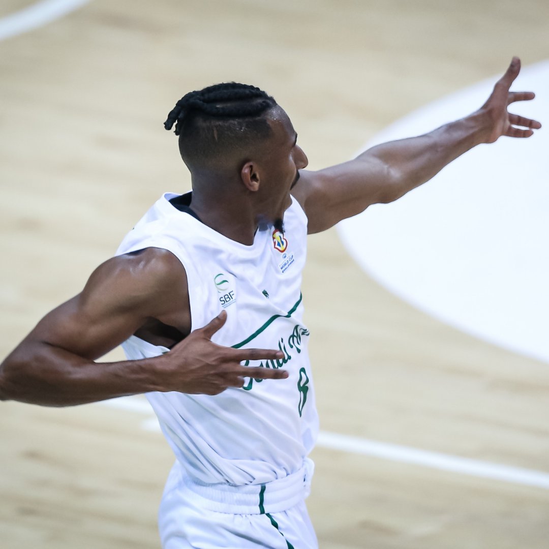 FIBA's tweet photo. Basketball's version of the iconic @usainbolt celebration ⭐☝️

📸 @FIBAWC x @Olympics 

#FIBAWC | #WinForAll 🌍 https://t.co/6tEH3IA5M7