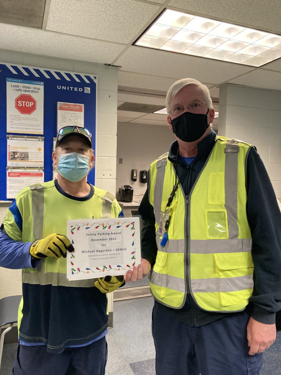 2 of DENCGs best receive Dec. Parking Awards after nominations by Safety Advocates. James R. & Michael H. exemplified the Safety: I own it. mindset & put it into action following SOP. Thanks for being an example to others. #SafetyIOwnIt @MattatUnited @LukeatUnited @AOSafetyUAL