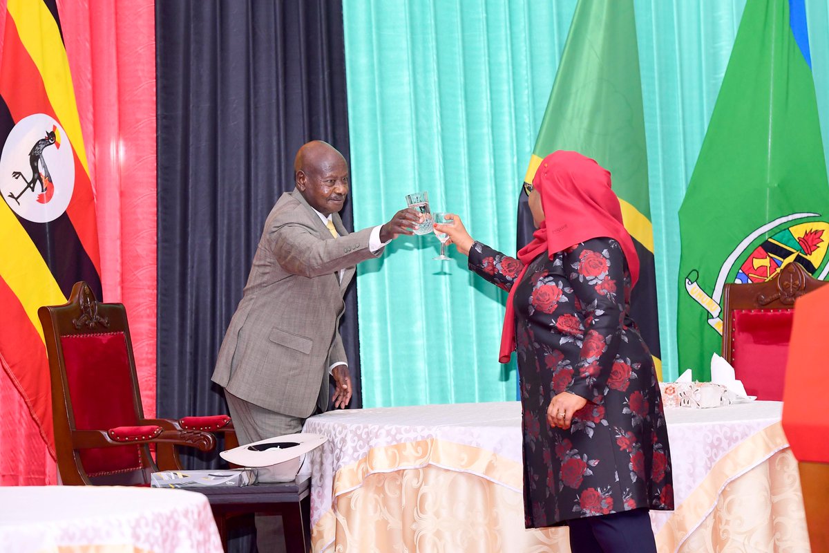 africanoutlook's tweet image. #WeekinFocus: @DrMusenero undeterred by media attacks, @KagutaMuseveni reaches compromise with striking medics, Uganda’s oil pipeline complete, Uganda, Kenya downplay new Covid variant
theoutlookafrica.com/week-in-focus-…