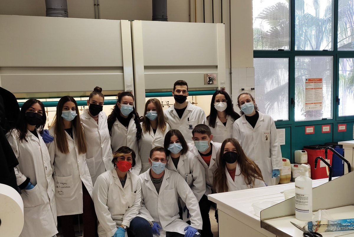 A picture with my students to celebrate the last session of Inorganic Chemistry Lab! <a href="/ESTCE_UJI/">ESTCE-UJI</a> <a href="/UJIuniversitat/">Universitat Jaume I</a>
🥼🧪⚗️🥽
Good luck to everyone!
🧑‍🔬🧑🏻‍🔬👩🏼‍🔬👨‍🔬🧑🏼‍🔬🧑🏻‍🔬👩‍🔬