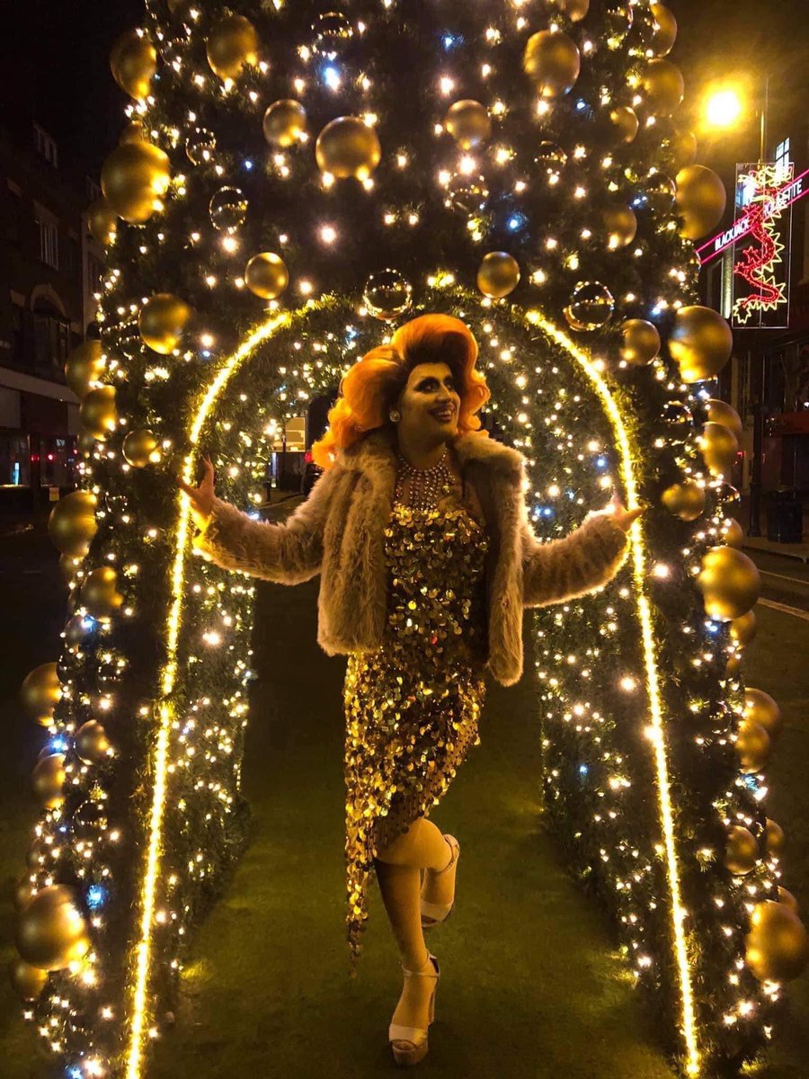 Why not share your #Southside #Christmas #Tree selfies?  We love this one with the inimitable <a href="/AshleighMarc10/">Miss Ashleigh-Marc!</a> #Birmingham #Christmas2021