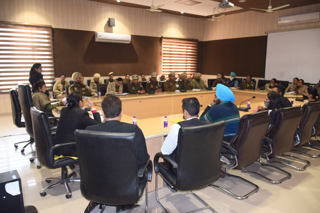 PP_Hoshiarpur's tweet image. Hoshiarpur Police conducted a workshop on the subject of Special Juvenile Police Unit Members at Police Line Hoshiarpur in the presence of District Child Protection Officer.

#TrainingWorkshops #HoshiarpurPolice