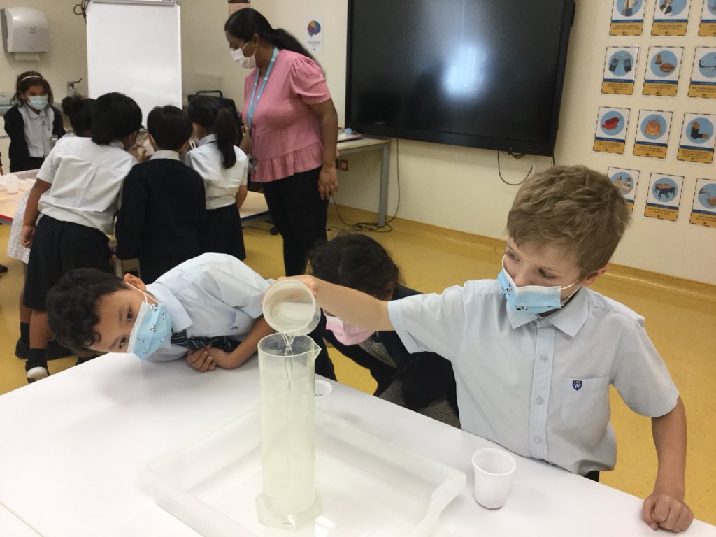 Year2_WEK's tweet photo. Collaboration to measure the liquids #WEKScience https://t.co/r7JxXwEELW