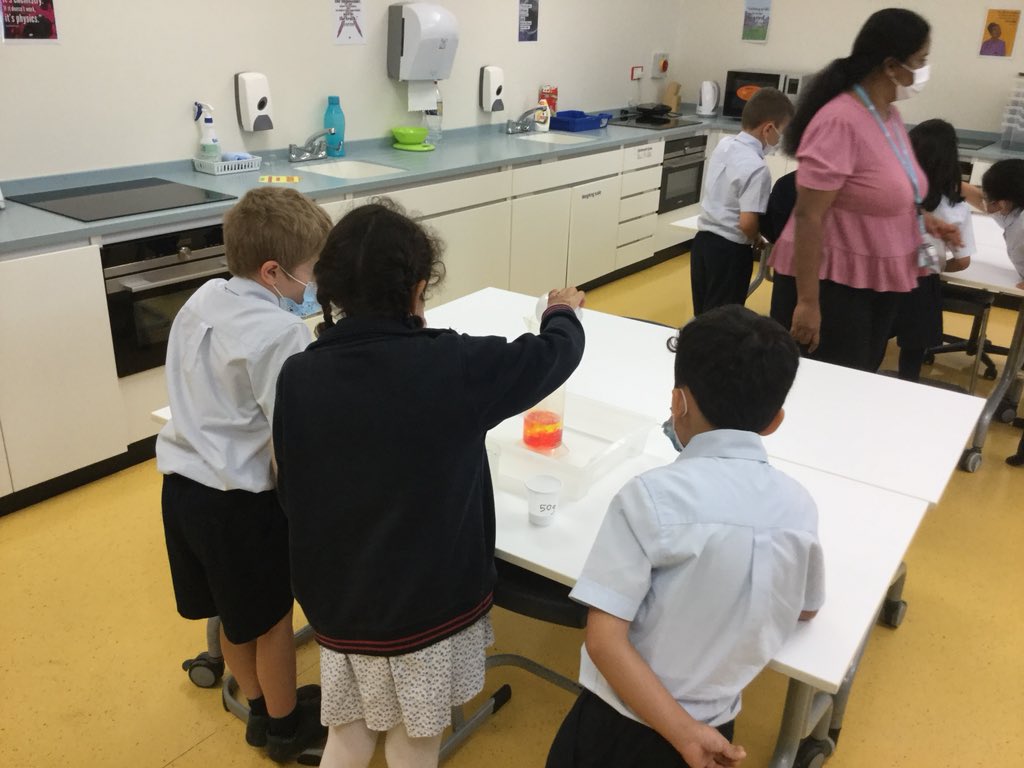 Year2_WEK's tweet photo. Collaboration to measure the liquids #WEKScience https://t.co/r7JxXwEELW