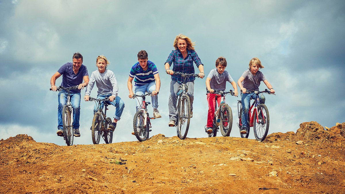RTS_media's tweet photo. TV Pick: @Channel4 check back in with property expert @sarahbeeny and her family’s ambitious build in Somerset in Sarah Beeny’s New Life in the Country, tonight at 8.00pm https://t.co/JEp61ZJhFA https://t.co/gRxGyPHSzi