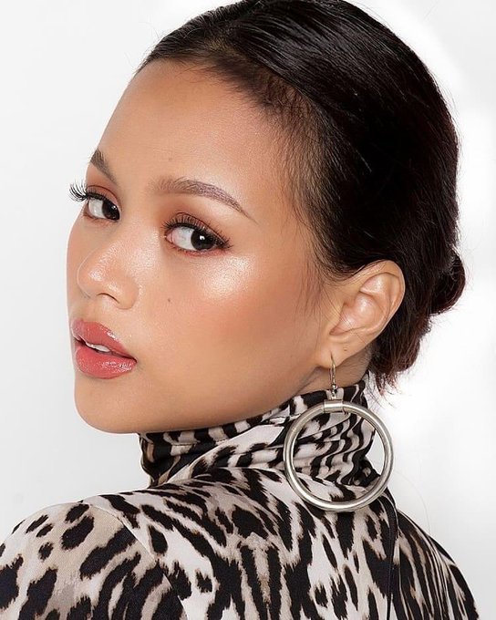 certifiedblin10's tweet photo. You glow, birthday girl.
ELLAmazing AT 21
#ANDOYAbleDay https://t.co/vZdeTm9Gxu