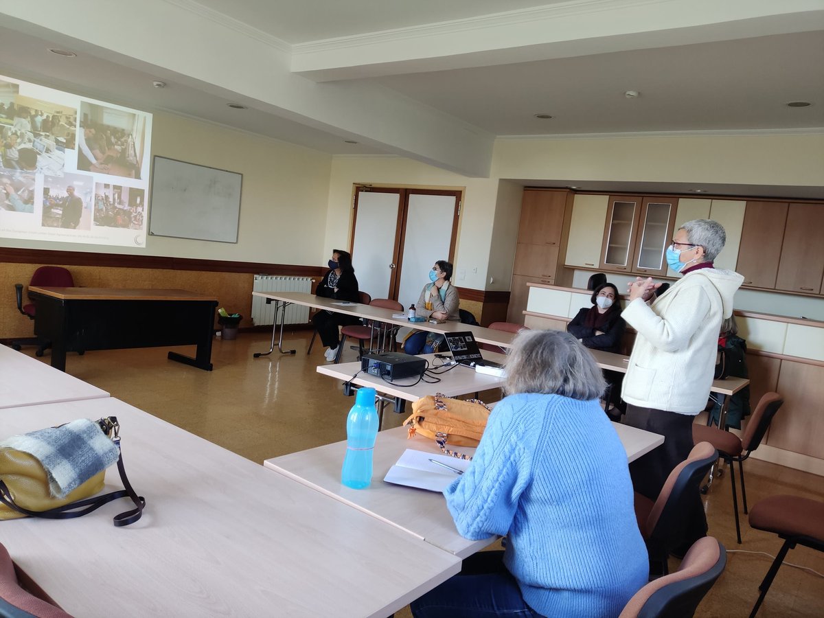 OpenTeachEU's tweet image. Last Saturday, it was @nuclio_pt  turn to promote the Open Teach workshop at a face-to-face event. The teachers welcomed Open Teach and shared with us their experience with OERs and OEPs, as well as their expectations for the project. 😊🌈
#OpenTeachProject #OER #OEP