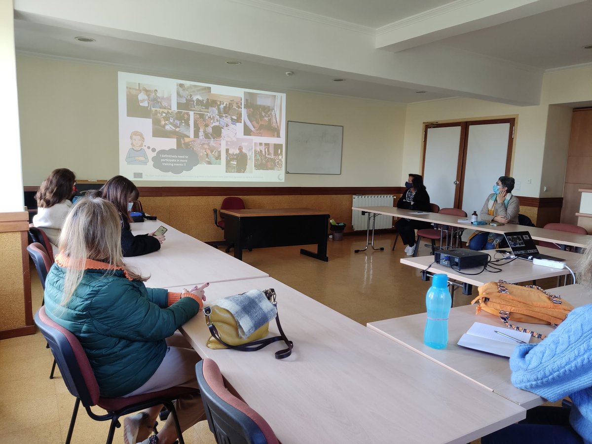 OpenTeachEU's tweet image. Last Saturday, it was @nuclio_pt  turn to promote the Open Teach workshop at a face-to-face event. The teachers welcomed Open Teach and shared with us their experience with OERs and OEPs, as well as their expectations for the project. 😊🌈
#OpenTeachProject #OER #OEP