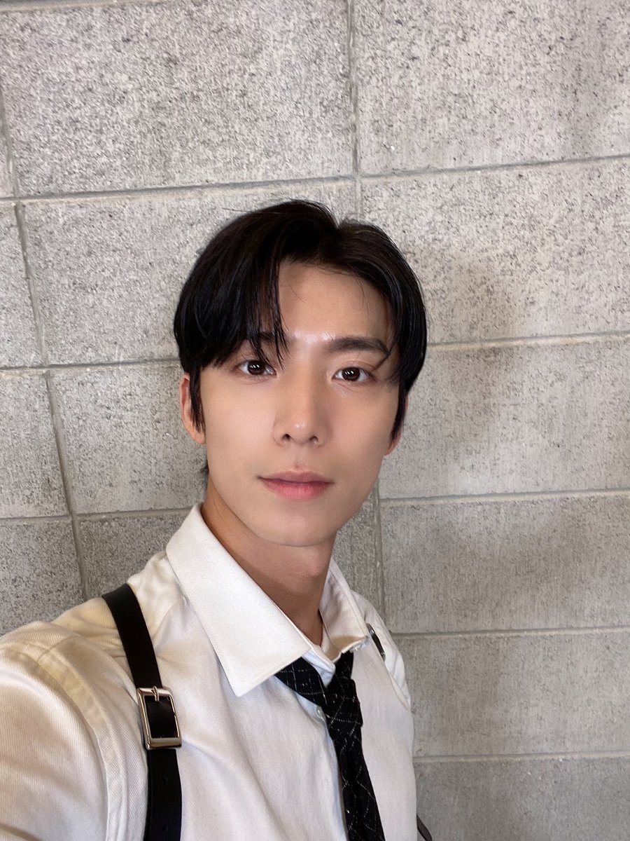 hourly_hwiyoung's tweet photo. •211130
{ #SF9 #HWIYOUNG #휘영 @SF9official } https://t.co/H7bW6NQrH5