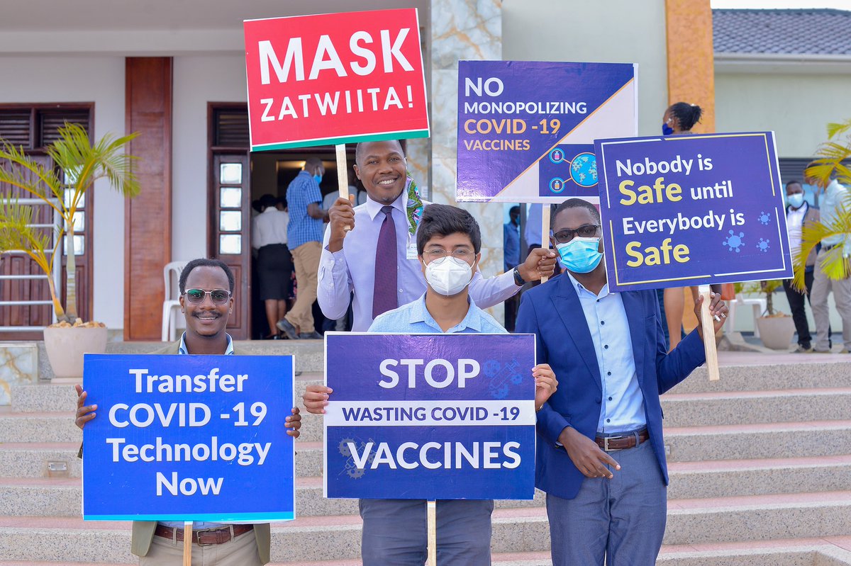 GlobalHealthCo4's tweet photo. 37 million #COVID19 vaccine third doses (boosters) have been given in the US 🇺🇸
 
That’s more than 6x the number of *first* doses given in Uganda 🇺🇬
 
Our message with @hepsuganda is clear: we need the #peoplesvaccine now 🌍 @MGHGlobalHealth @drlouiseivers @dr_sasiimwe https://t.co/2IXNyS0vpt