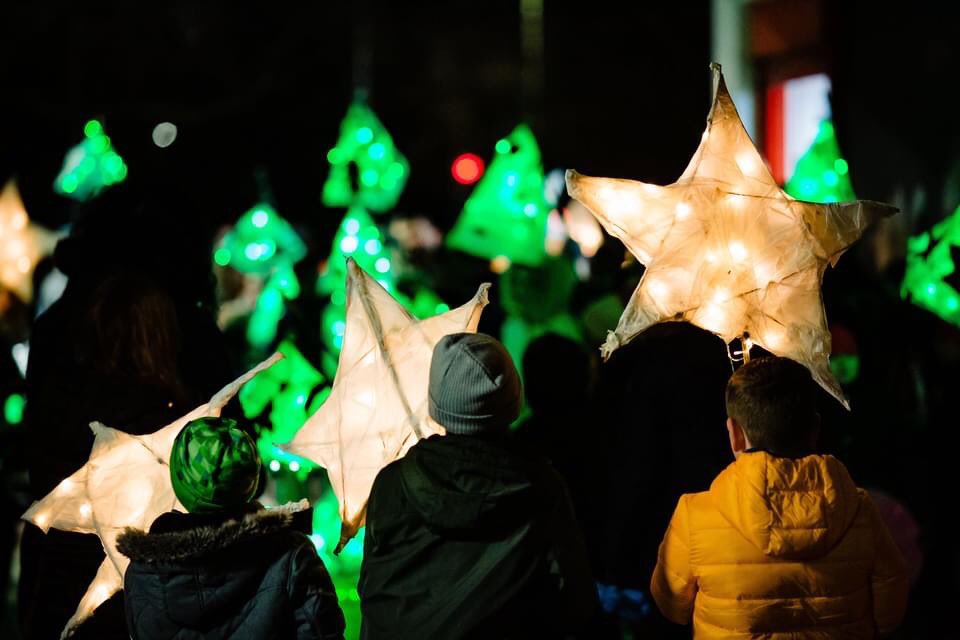 The lantern parade in #hatfield illuminated the town centre last weekend 🌟✨

Thank you to everybody who took part 👏🙌

Find out what other festive activities we have planned over the Christmas period - bit.ly/WHxmas2021

#LoveWelHat #heartofchristmas