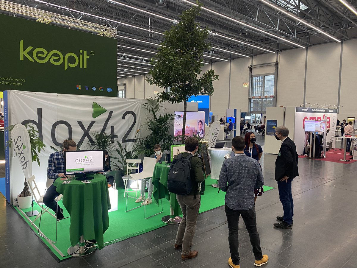 Nice to see some greenery too at our Expo City!
<a href="/dox42/">dox42</a> fellas are more than happy to talk with you in their oasis. 🌿🌱💚