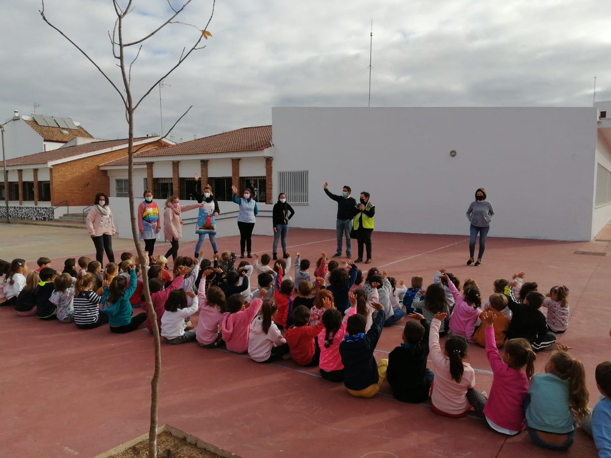 📌Los terremotos no se pueden predecir, de momento, pero sí reducir daños con prevención. Por eso hoy hemos participado en un simulacro de seísmo en el centro de educación infantil San Roque de Villablanca, #Huelva. Educamos en emergencias.