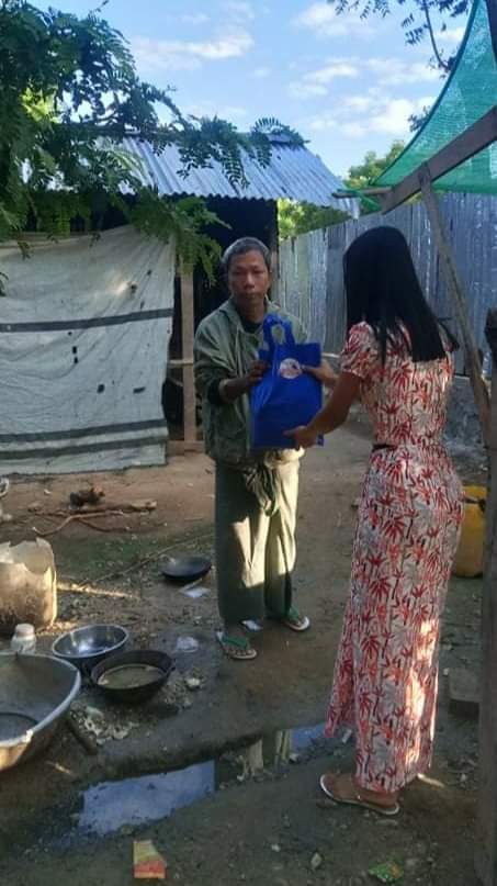 LHS_Union_MM's tweet photo. #ENHYPEN 1st Debut Anniversary 
Charity event by Myanmar ENGENEs. We have donated some Rice, Onions, Eggs and so on for 50 households 💗💗. 
@ENHYPEN_members
OUR ONE YEAR LOVE ENHYPEN
#Happy1stENniversary
#데이원으로_시작한_엔하이픈의_365일
#エンハイプン祝デビュー1周年 https://t.co/3qpEsTL3cQ