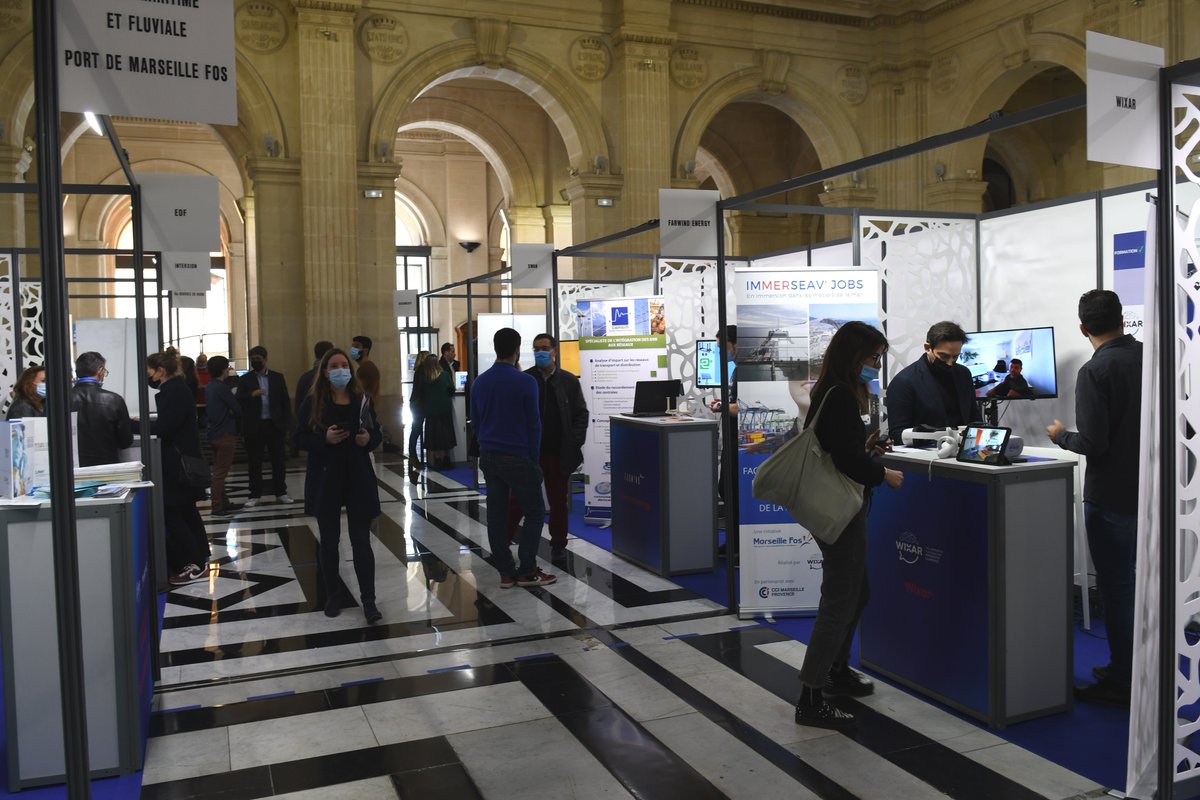 marseille's tweet photo. Dans le cadre du #SmartPortDay, une table ronde « Port ouvert sur son territoire » s'est tenue ce mardi 30 novembre afin de sensibiliser les Marseillaises et les Marseillais à la culture portuaire & maritime ainsi qu'à ses métiers 🚢⚓️ https://t.co/XcW9fXZPL2