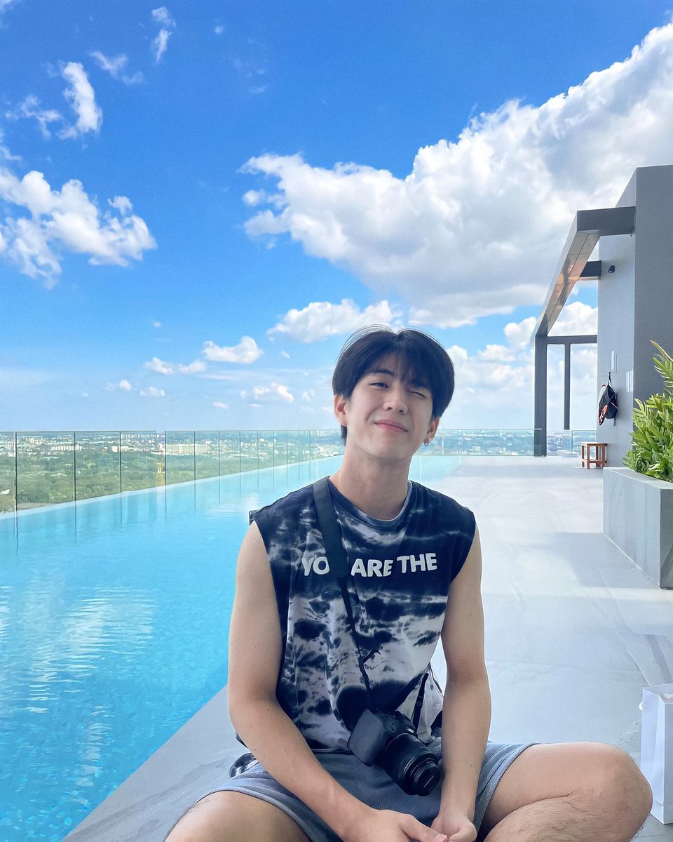 kusexyboy's tweet photo. “บนท้องฟ้าไม่รู้มีอะไร รู้แค่ในใจเรามีแต่เธอ” 💚☁️
-ซี 
IG : @sea_tawinan
#บริหารธุรกิจ #ปี4 #KU78
#KUSEXYBOY #sea_tawinan https://t.co/0P5Dls8Nny