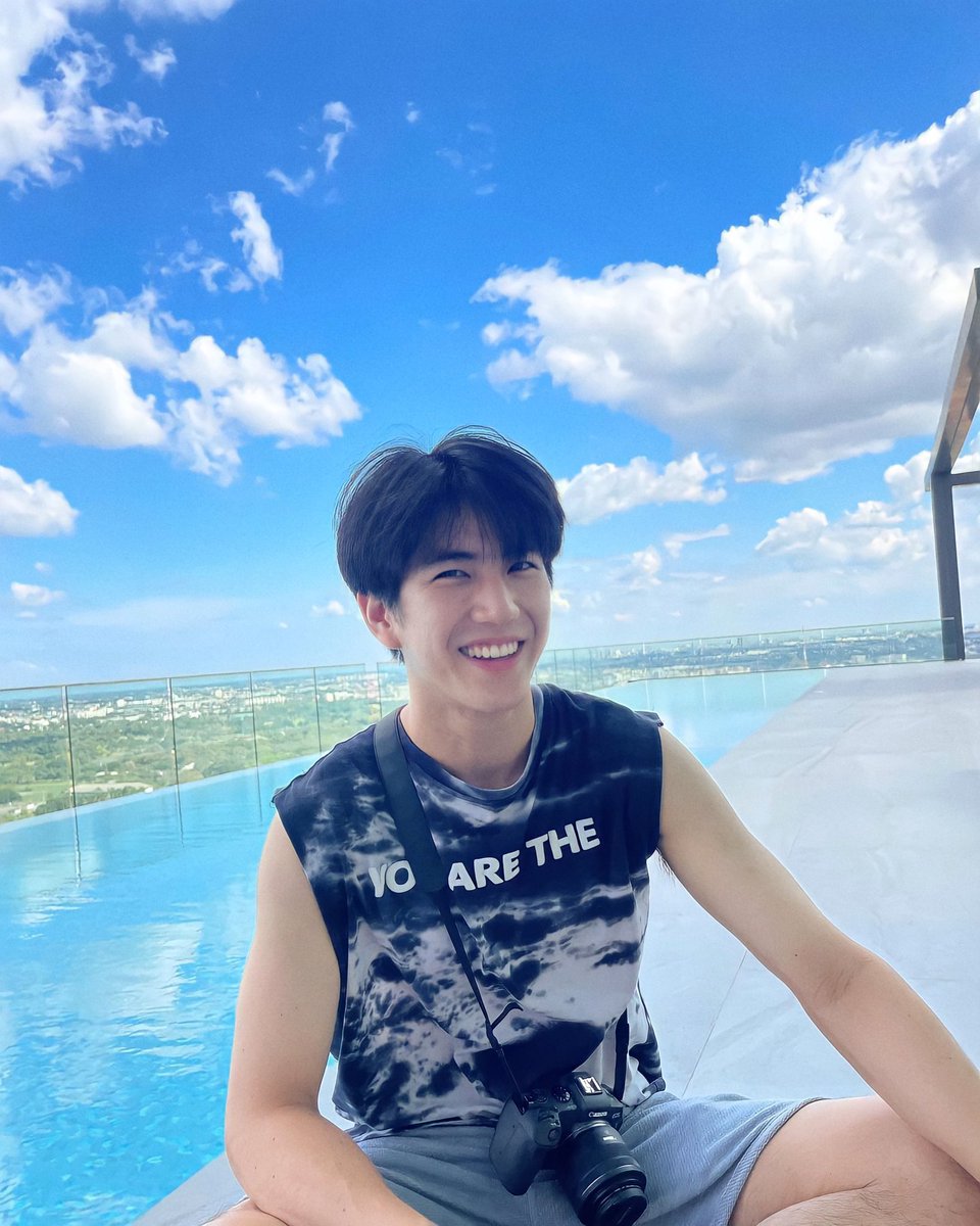 kusexyboy's tweet photo. “บนท้องฟ้าไม่รู้มีอะไร รู้แค่ในใจเรามีแต่เธอ” 💚☁️
-ซี 
IG : @sea_tawinan
#บริหารธุรกิจ #ปี4 #KU78
#KUSEXYBOY #sea_tawinan https://t.co/0P5Dls8Nny